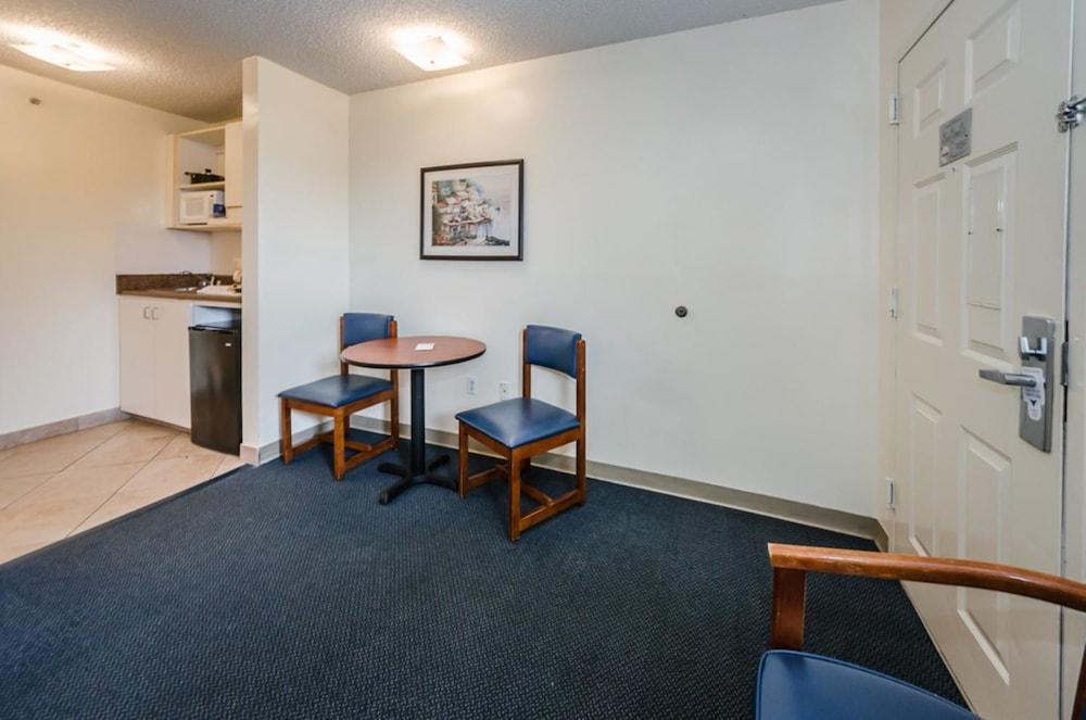 Tampa Bay Extended Stay Hotel Ларго Екстериор снимка