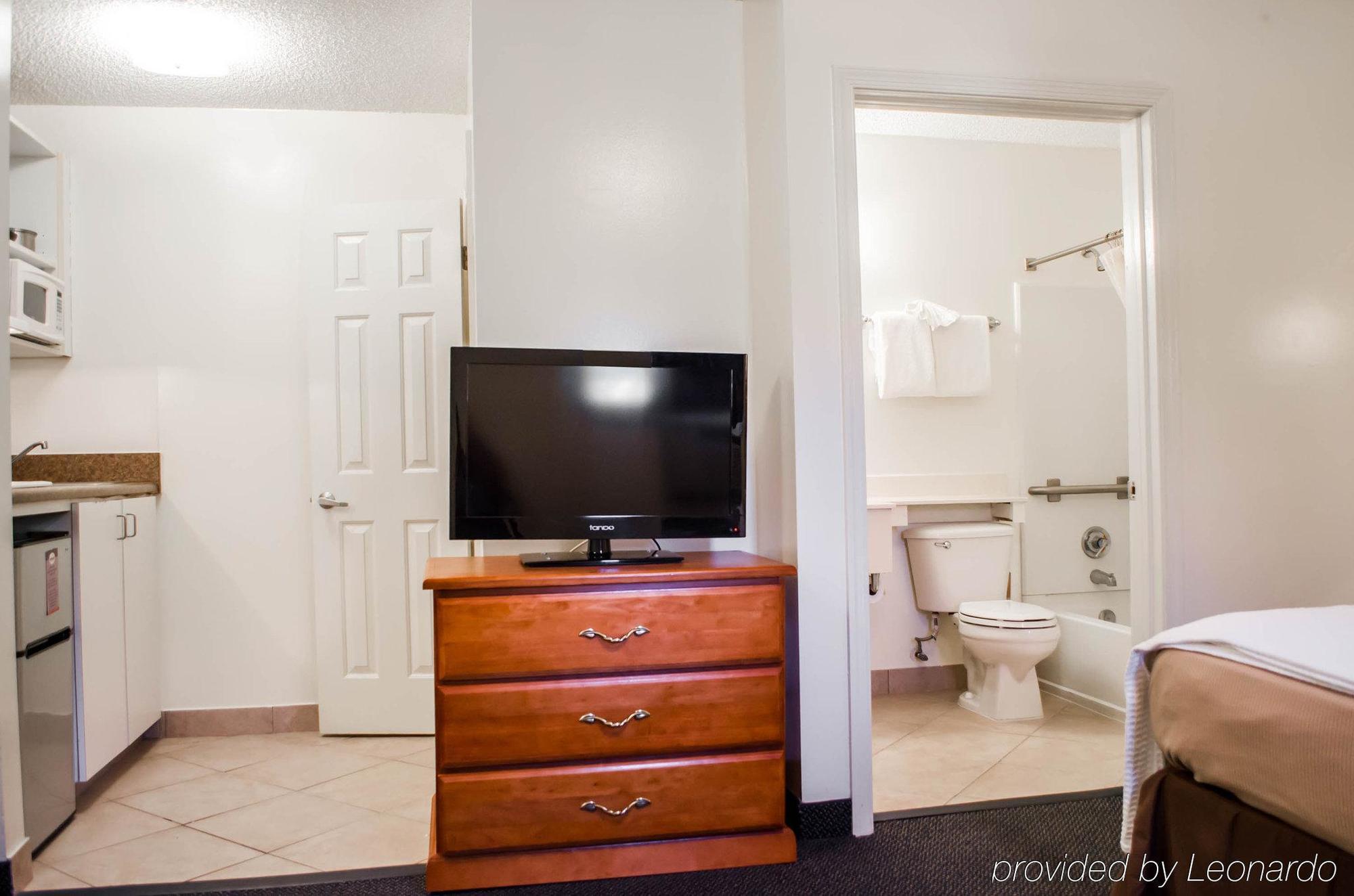 Tampa Bay Extended Stay Hotel Ларго Екстериор снимка