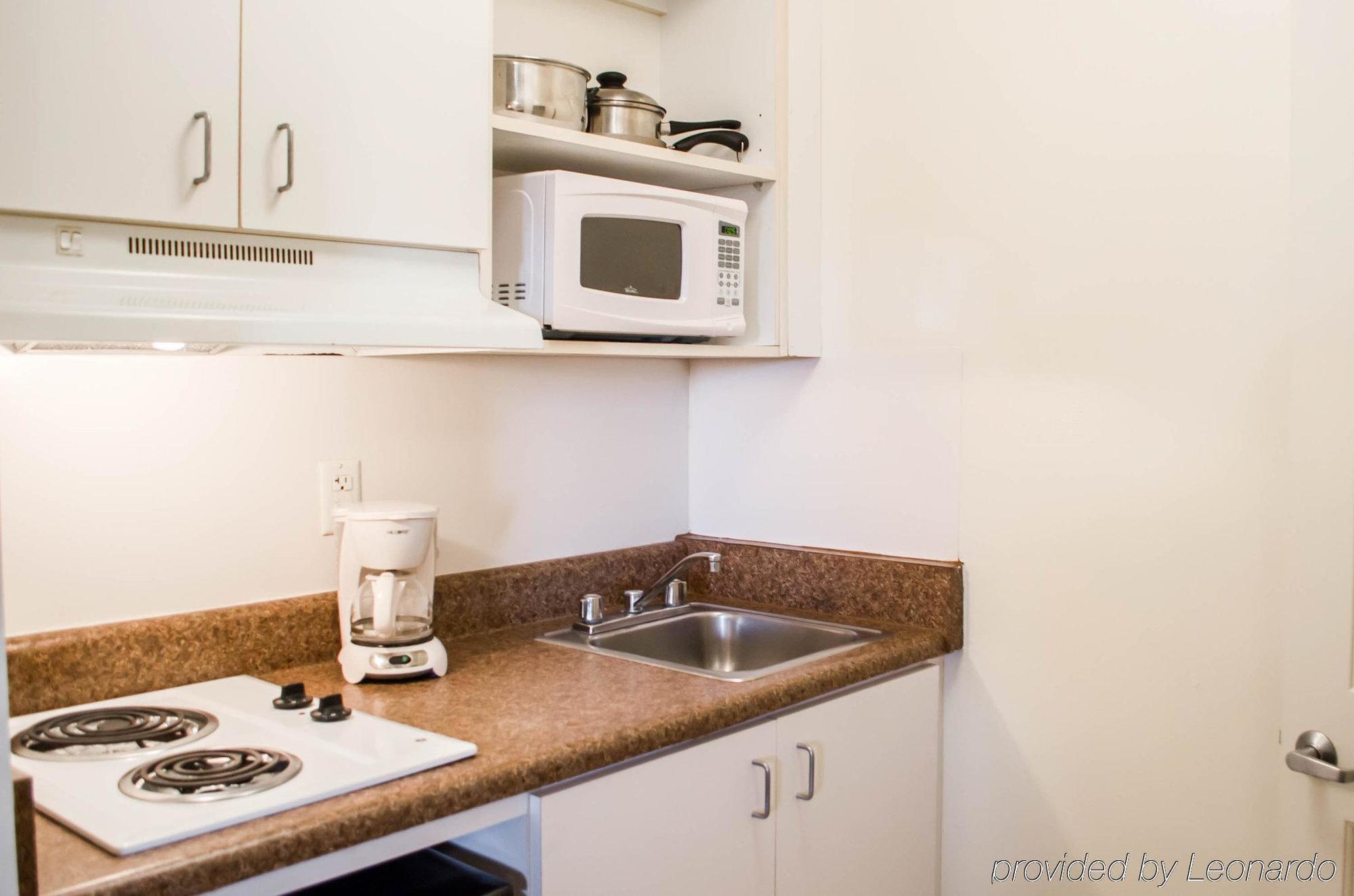 Tampa Bay Extended Stay Hotel Ларго Екстериор снимка